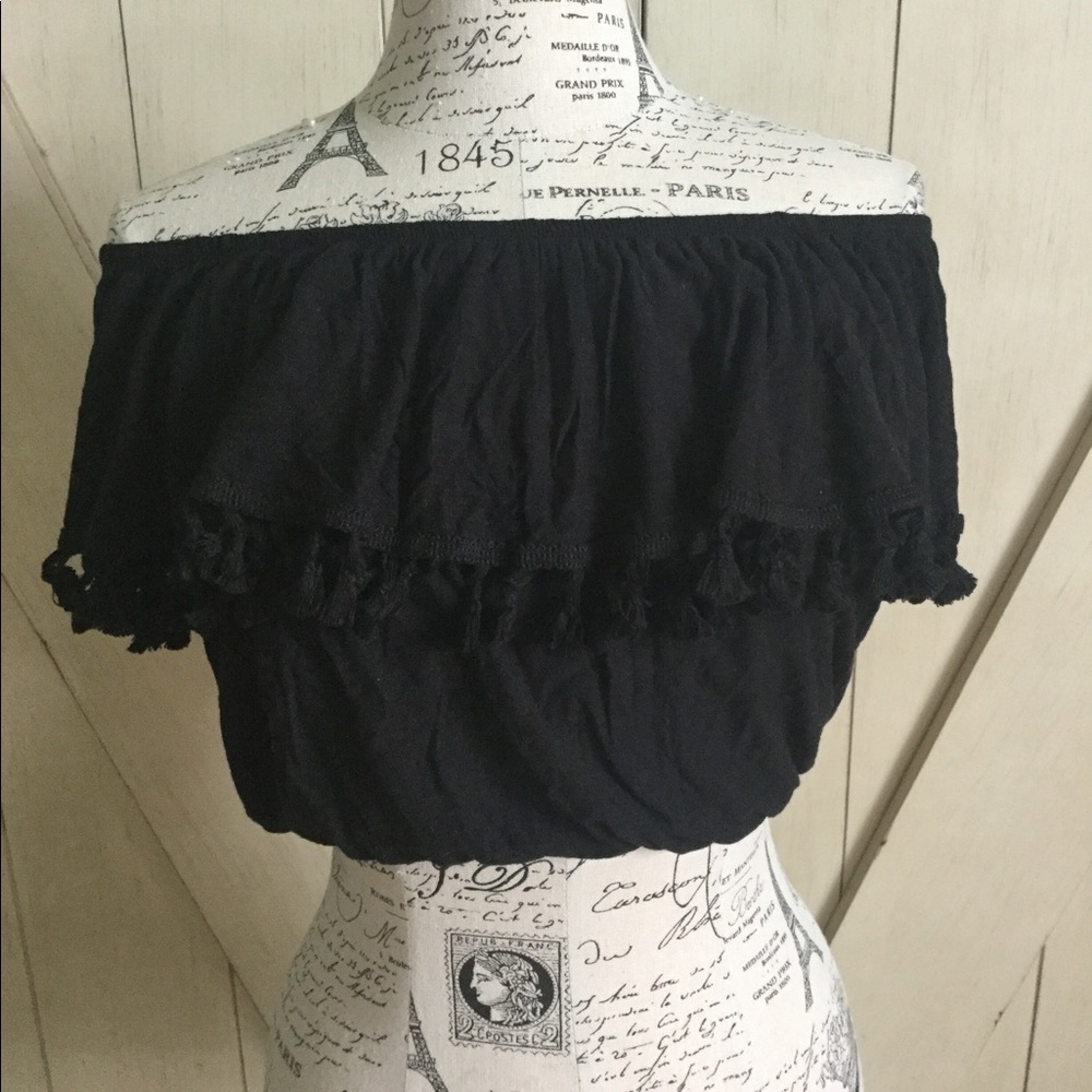 🌑⭐️Bloomingdales Tassel Crop⭐️🌑